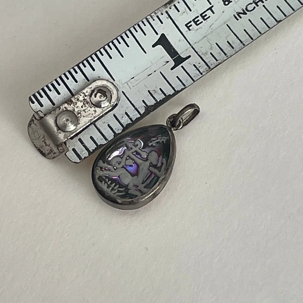 N/A intaglio glass